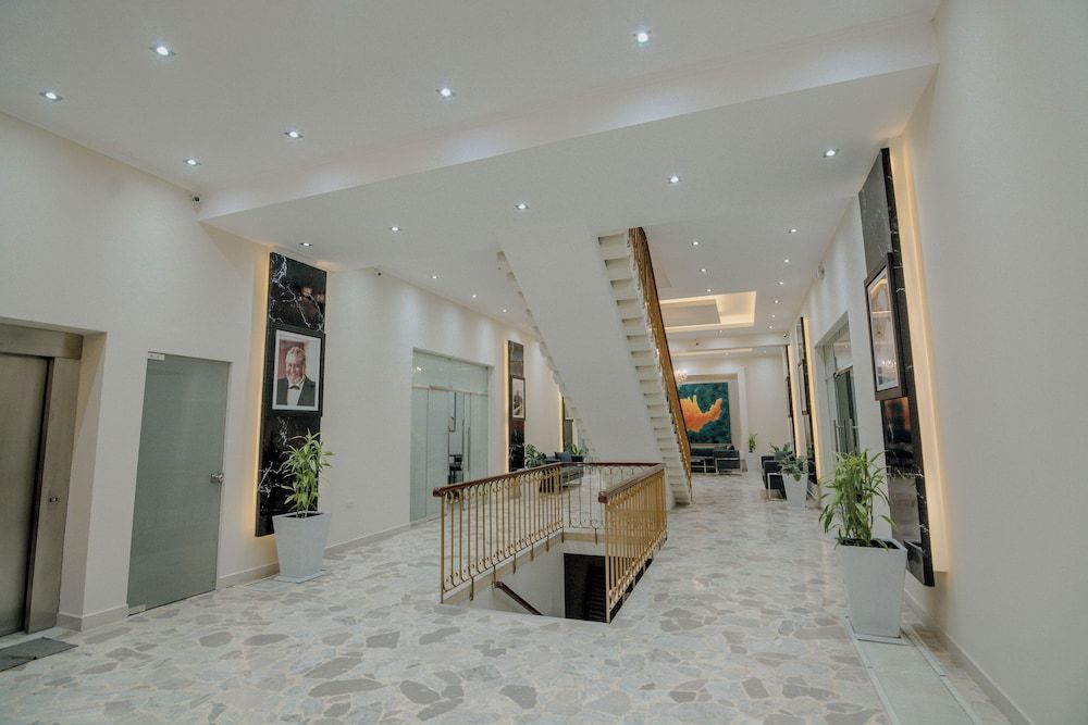 REAL HOTEL 3