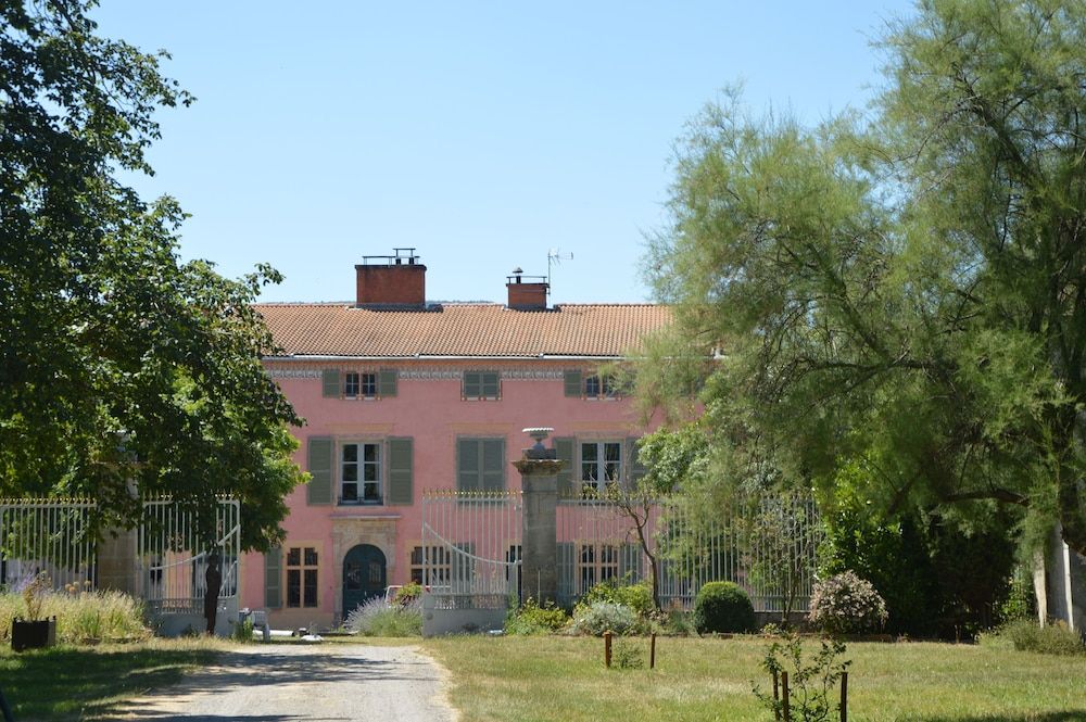 Domaine de Chalaniat -1 estrellas en La Sauvetat