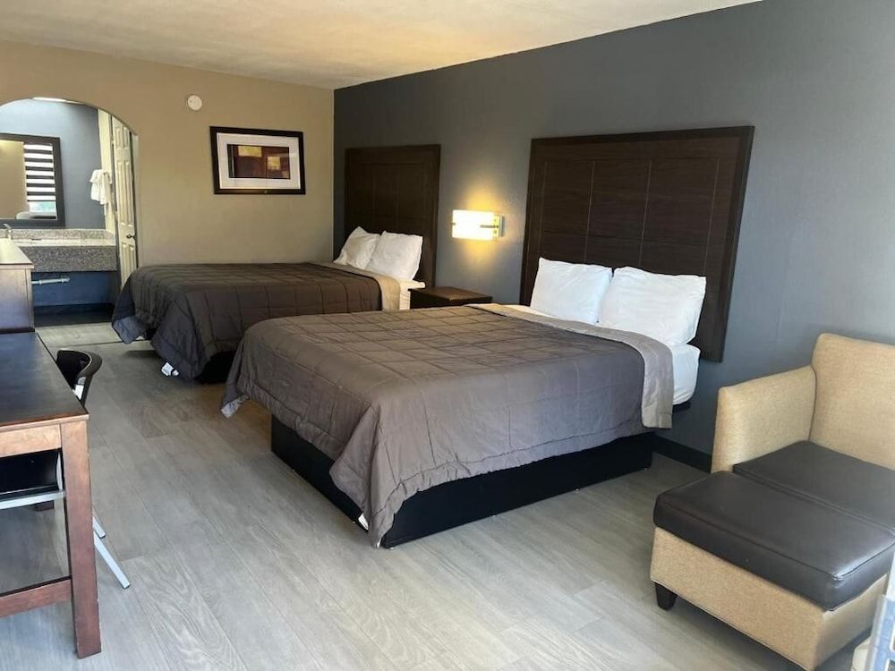Deluxe Inn York 2