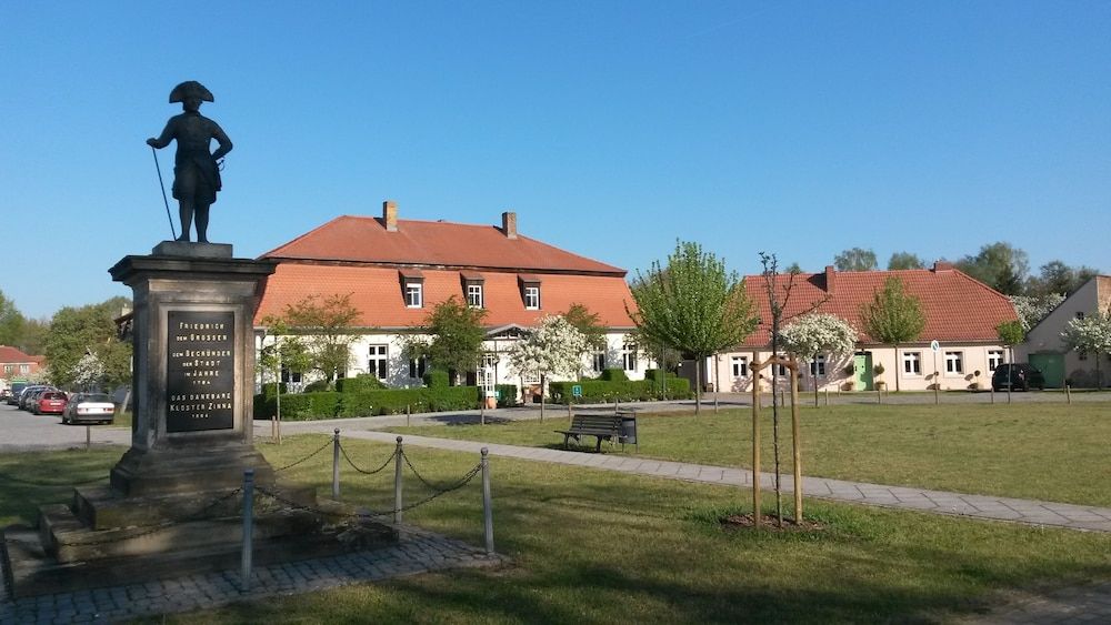 Hotel Alte Försterei Kloster Zinna -1 estrelas em Kloster Zinna