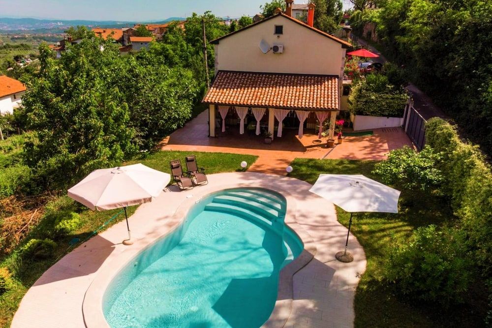 Pool House Ancka -1 estrellas en Marezige