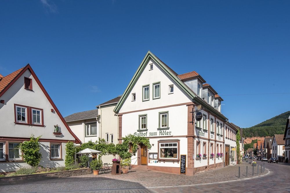 Adler Landhotel 4 estrellas en Buergstadt