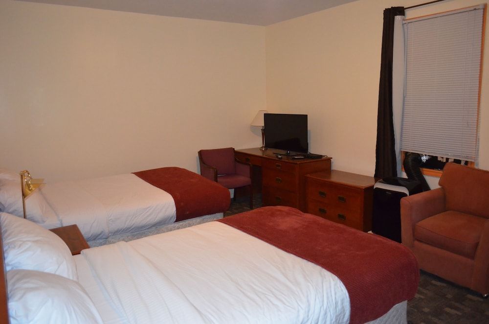 Two Hills Inn 3