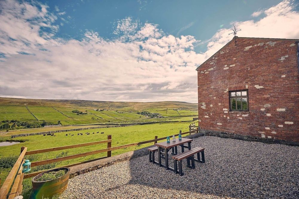 Host Stay The Red Brick Barn 3