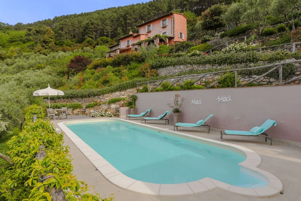 B-happy Villa's -1 estrelas em Buti