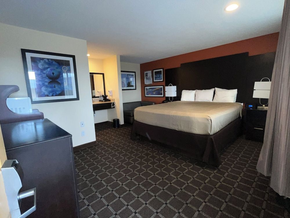 Oregon Trail Inn and Suites 3