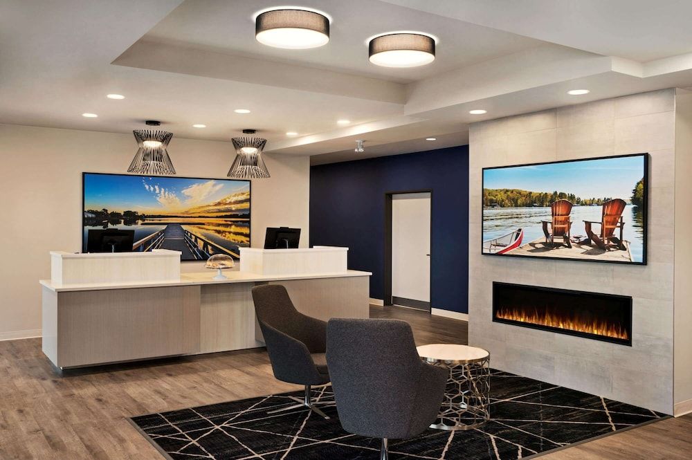 Microtel Inn & Suites by Wyndham Aurora 3