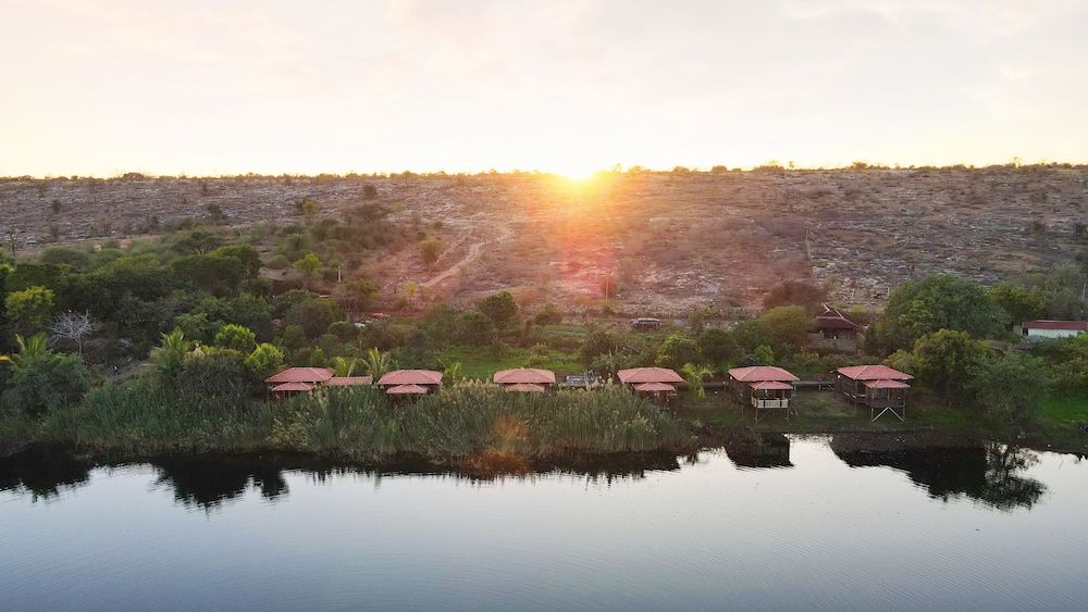 Pangarh Lake Retreat -1 estrellas en Arnoda