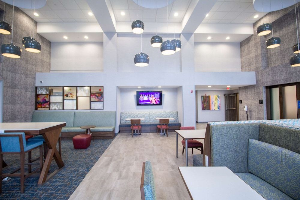 Hampton Inn & Suites North Attleboro 2