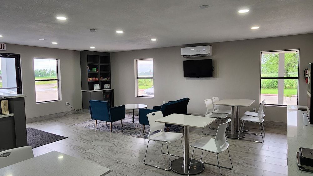 Scottish Inn & Suites 2