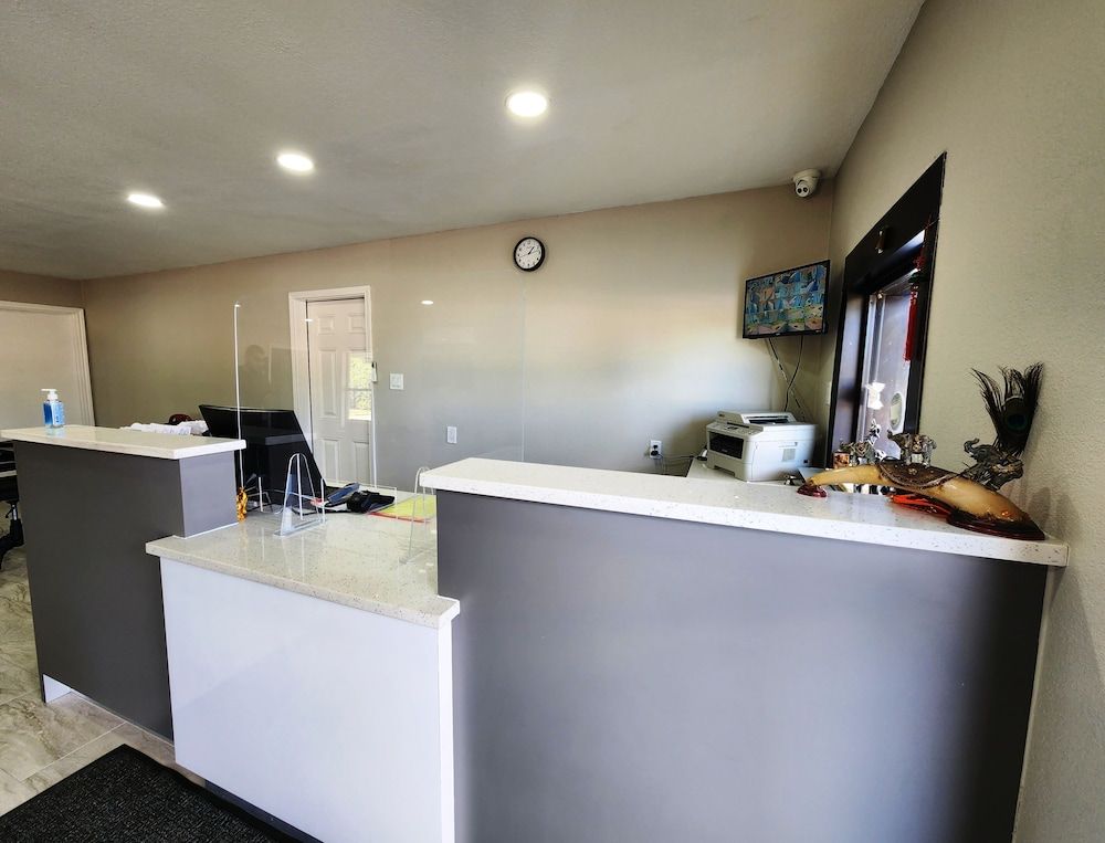 Scottish Inn & Suites 3