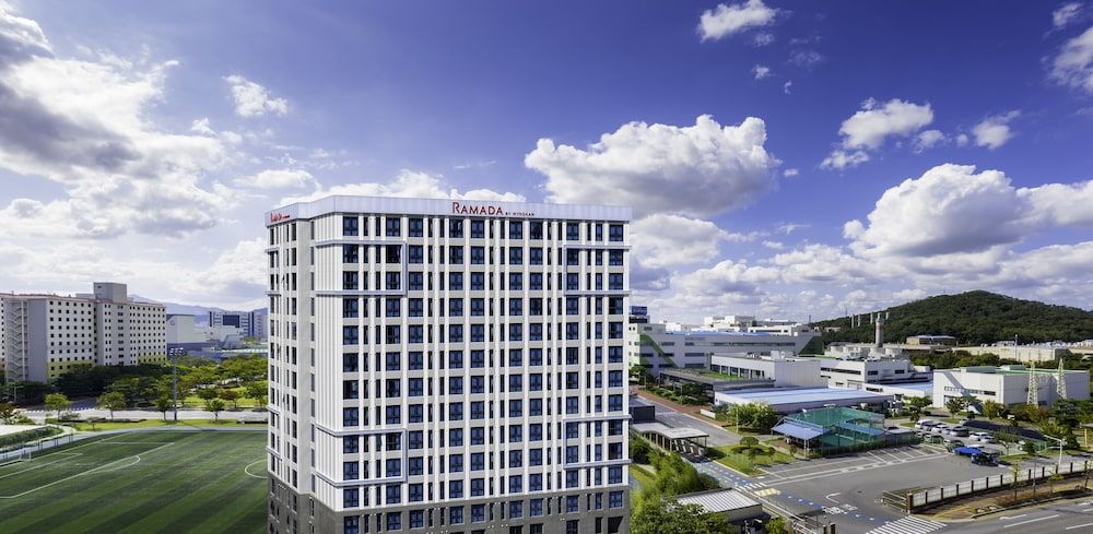 Ramada by Wyndham Gumi -1 estrellas en Gumi