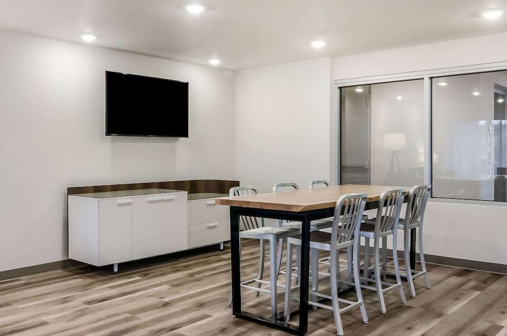 WoodSpring Suites Tacoma - Lakewood 3