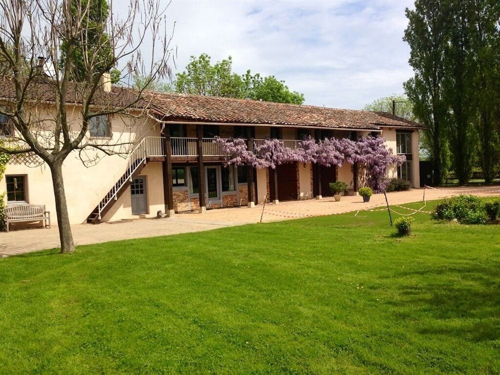 Les Barelles Chambres Dhôtes -1 estrellas en Saint-Jean-de-Thurigneux