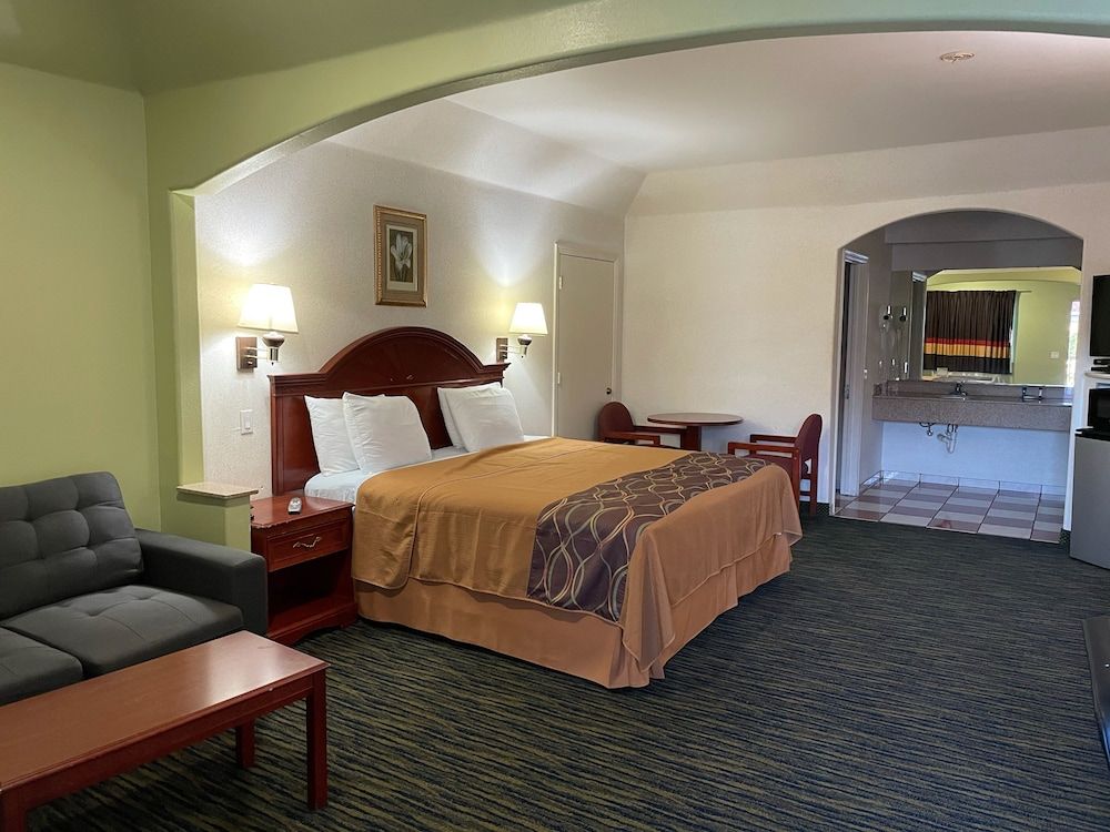 Executive Inn And Suites 3