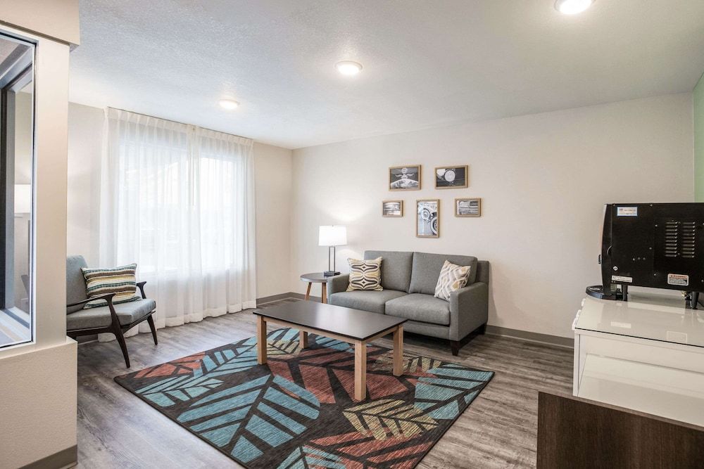 WoodSpring Suites Detroit Madison Heights 3