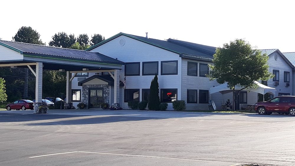 Pleasant Moose Lodge -1 estrellas en Newberry
