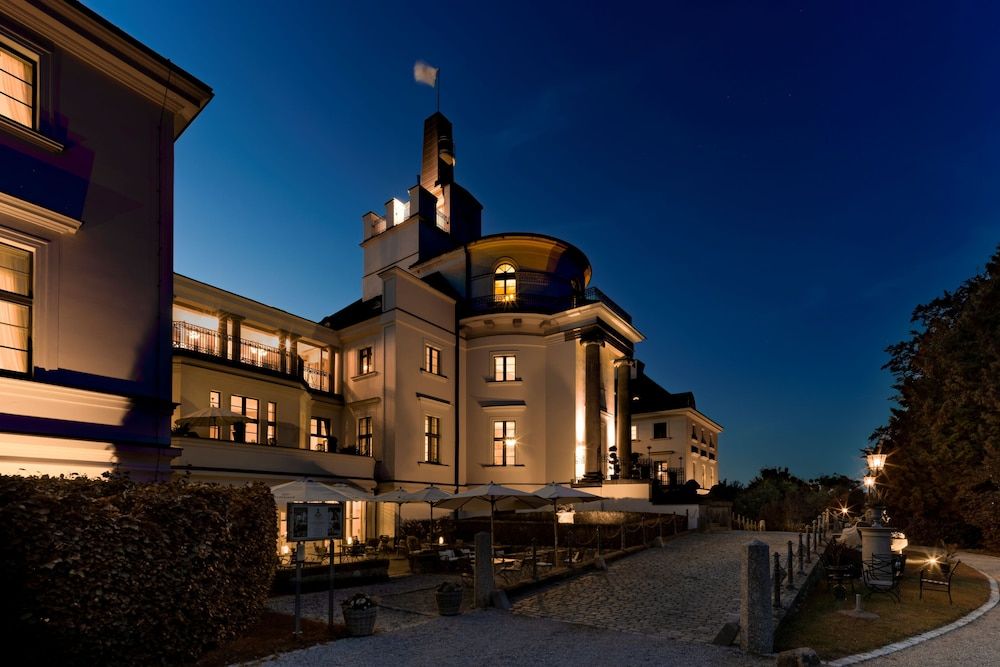 Schlosshotel Burg Schlitz -1 estrellas en Hohen Demzin