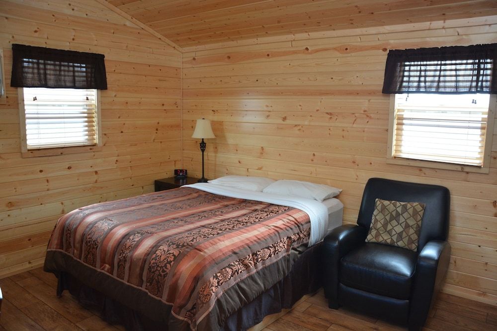 Roosevelt Inn and Suites 3