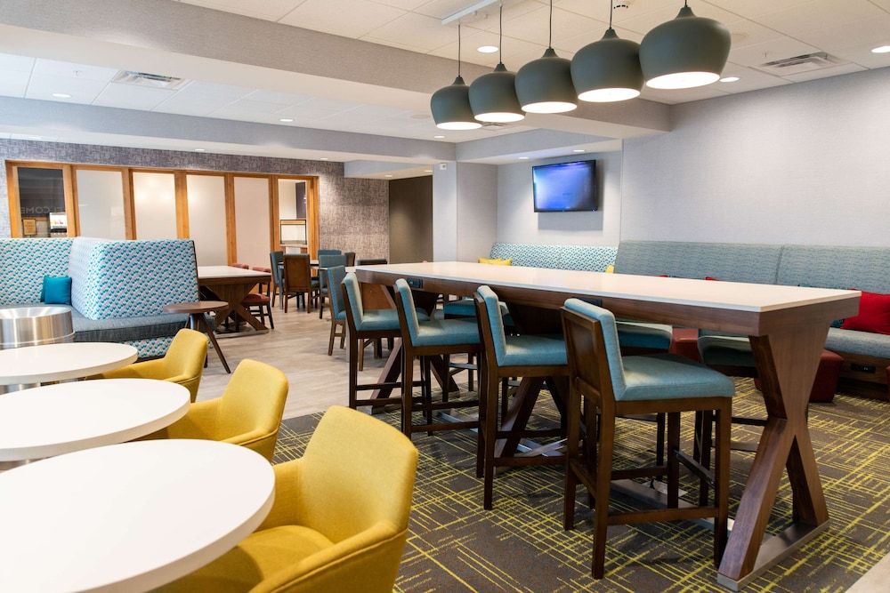 Hampton Inn Paris 3