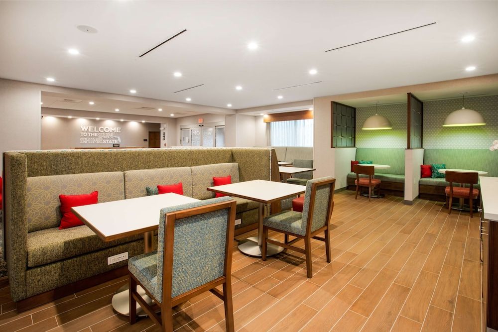 Hampton Inn & Suites North Port 2