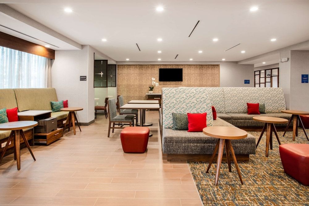 Hampton Inn & Suites North Port 3