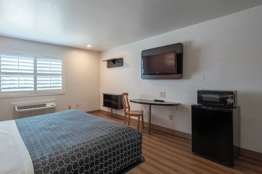 Coastal Valley Inn 3