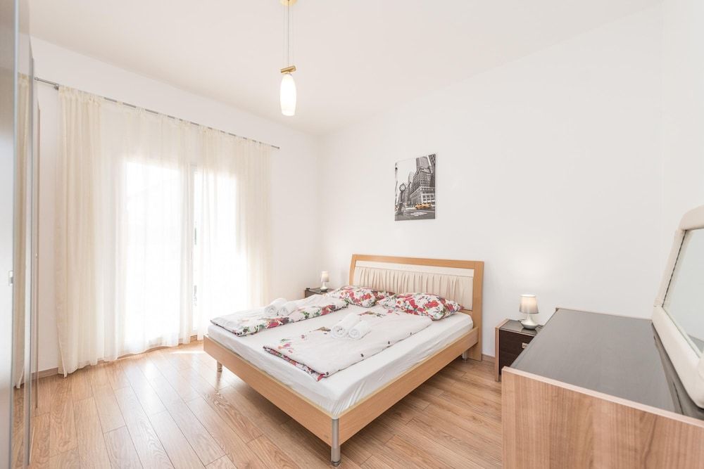 Family Friendly Pool House Ana -1 estrellas en Bibinje