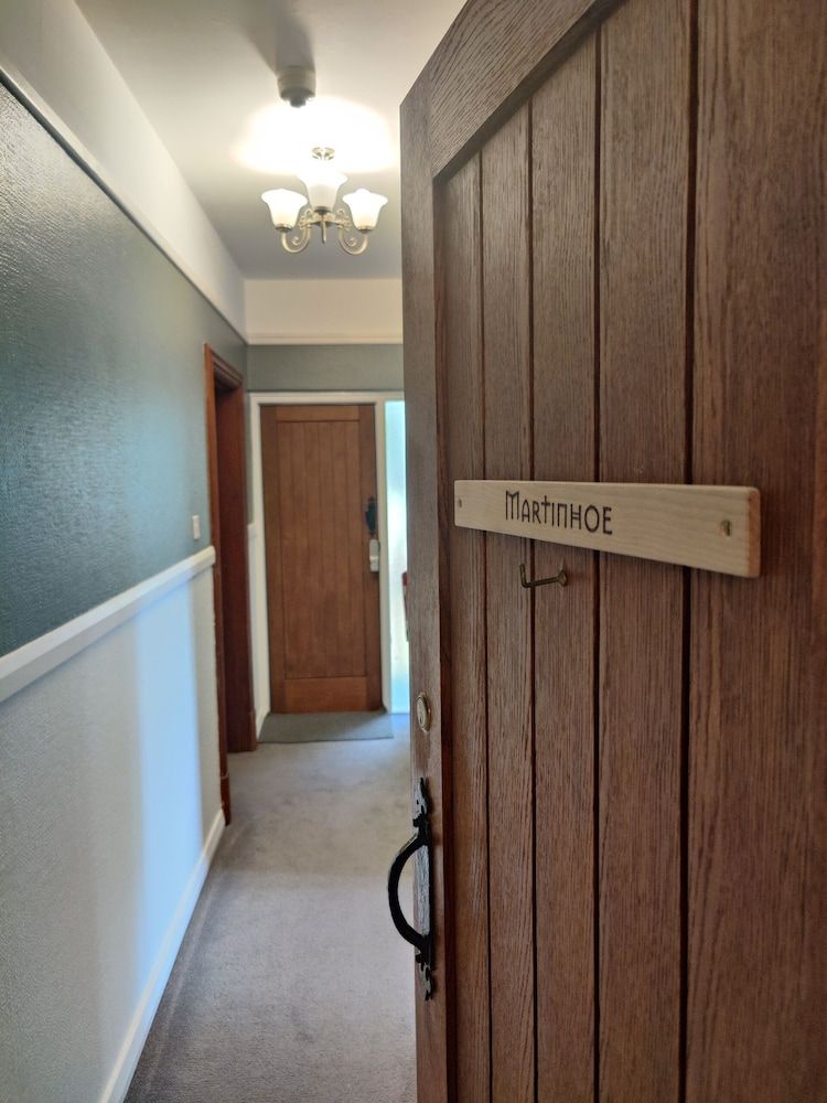 Bossington Hall Bed and Breakfast 2