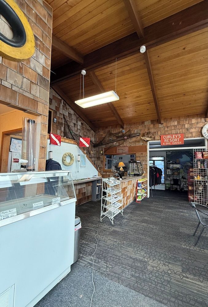 Curley's Resort & Dive Center 2