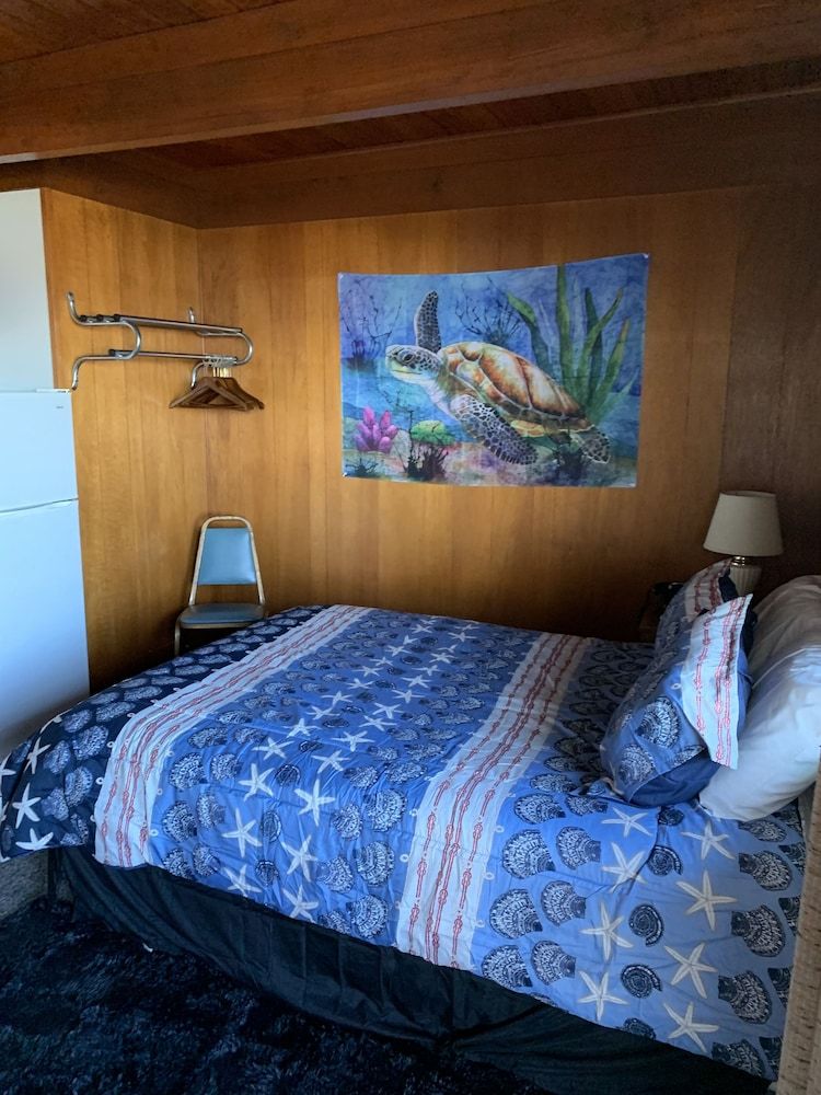 Curley's Resort & Dive Center 3