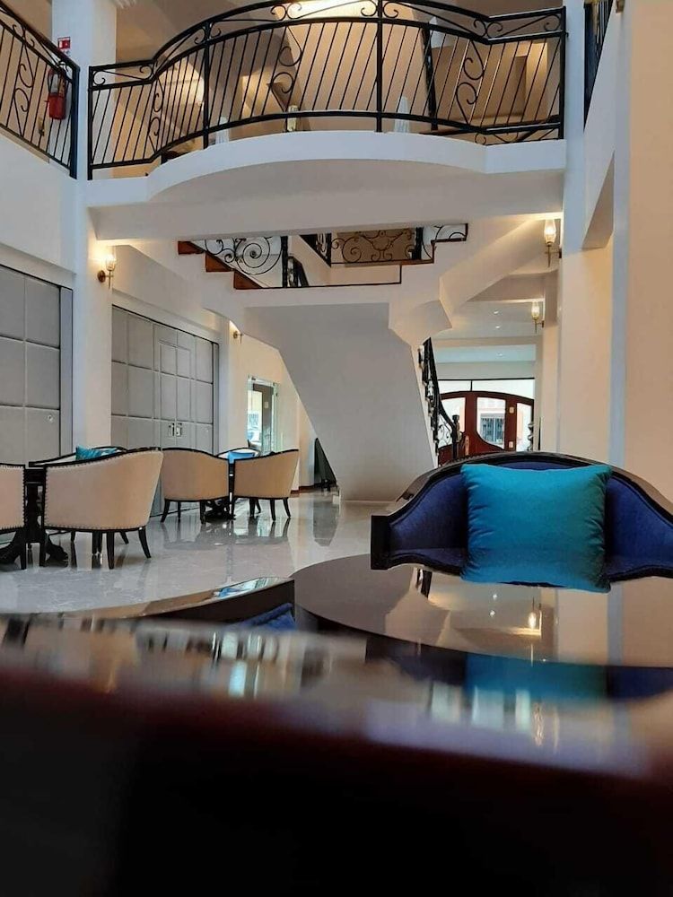 L'ver Hotel 2