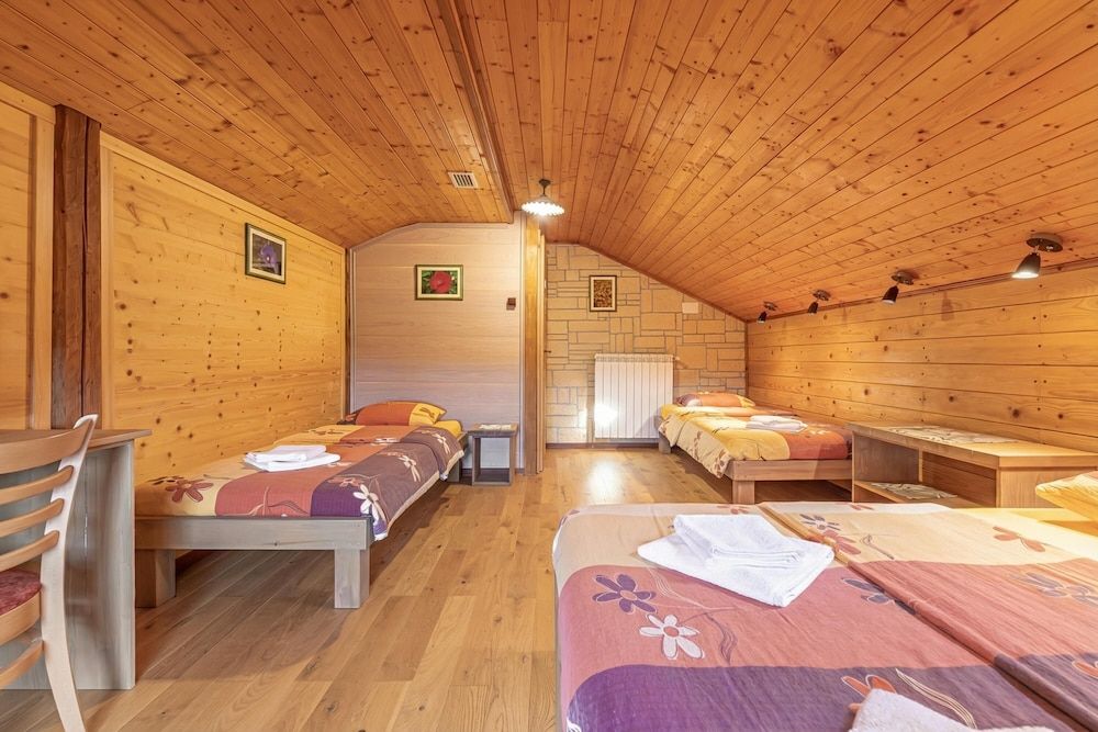 House Na Meji With Sauna -1 estrellas en Pivka
