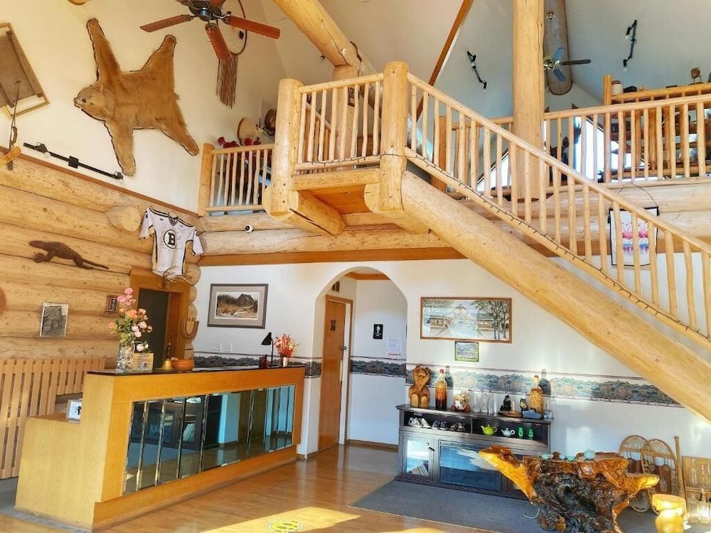 Bear's Claw Lodge 2