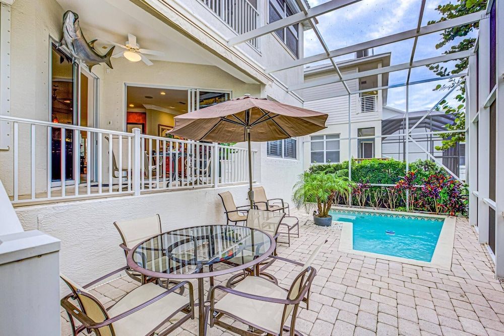Palm Island Canal Home - 4 BR 3