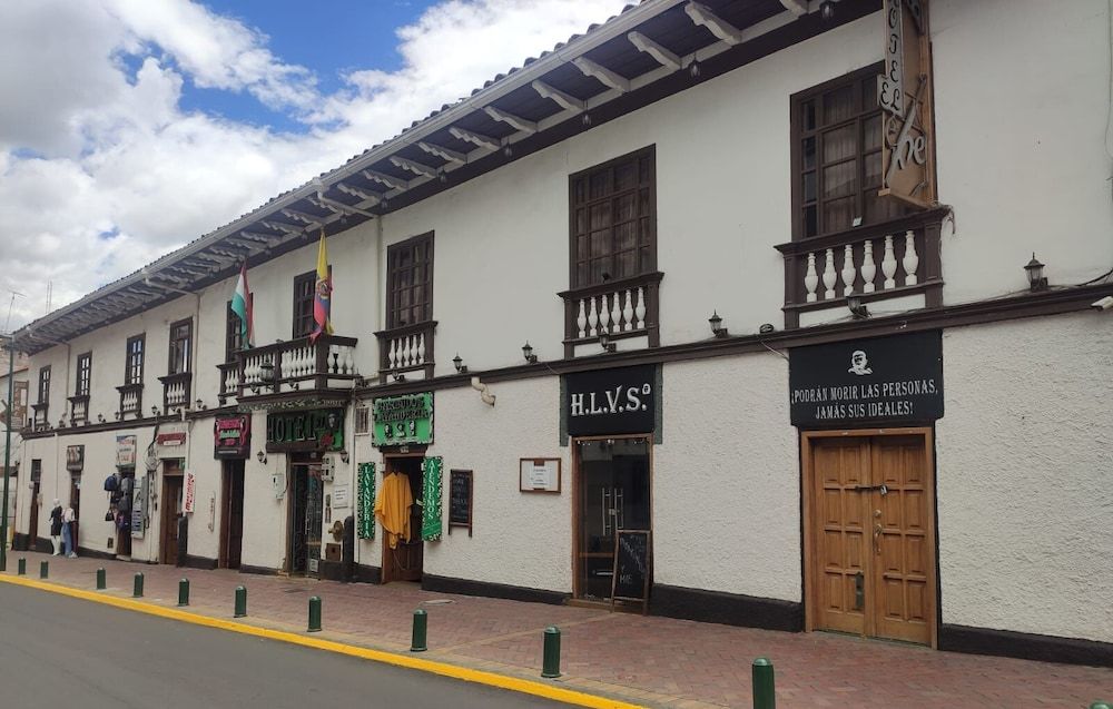 Hotel el Che No apto para corruptos 4 estrellas en Azogues