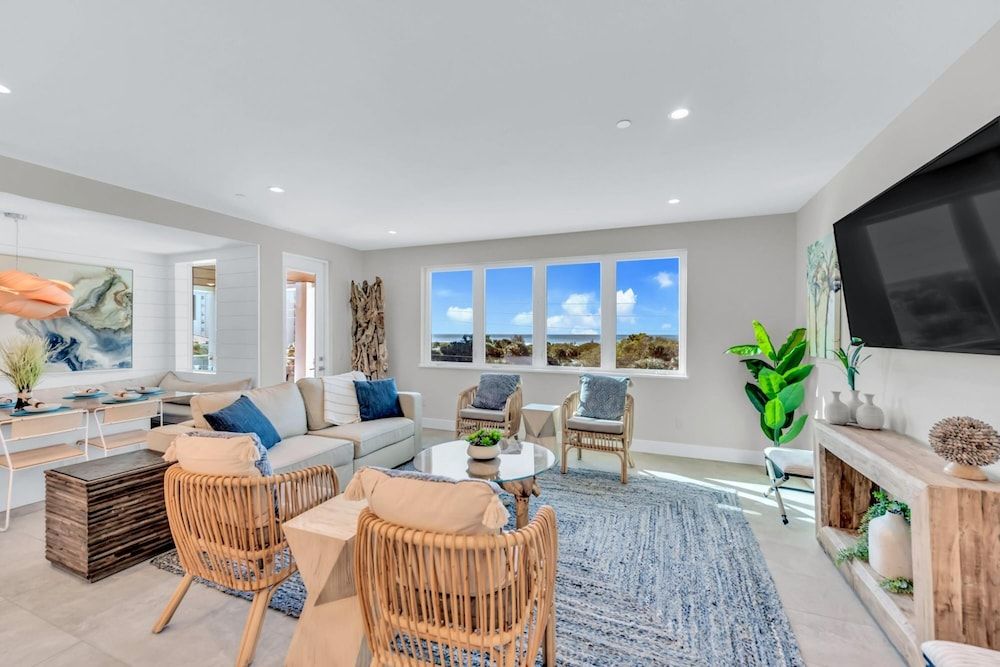 The Upper Deck in Siesta Key 3
