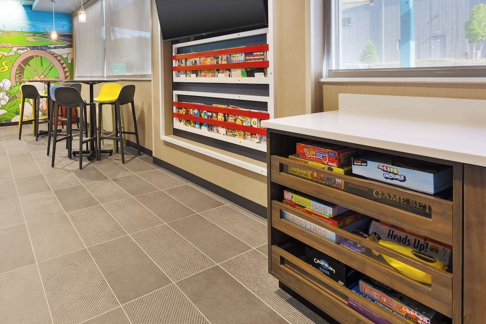 Tru By Hilton Comstock Park Grand Rapids 3
