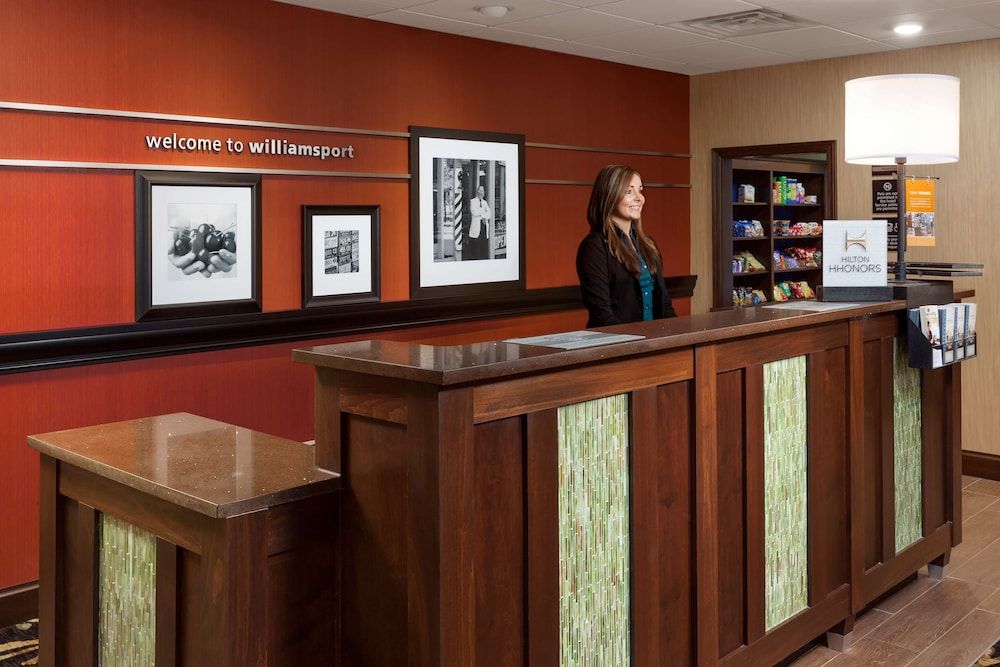 Hampton Inn & Suites Williamsport-Faxon Exit 3