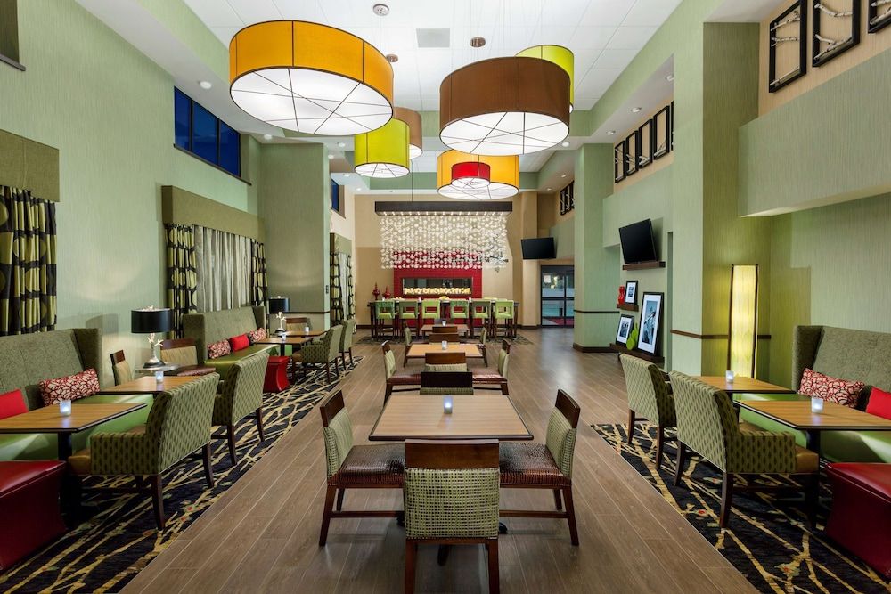 Hampton Inn & Suites Williamsport-Faxon Exit 2