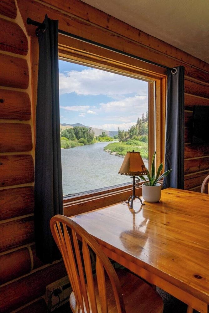 River's Fork Lodge 3
