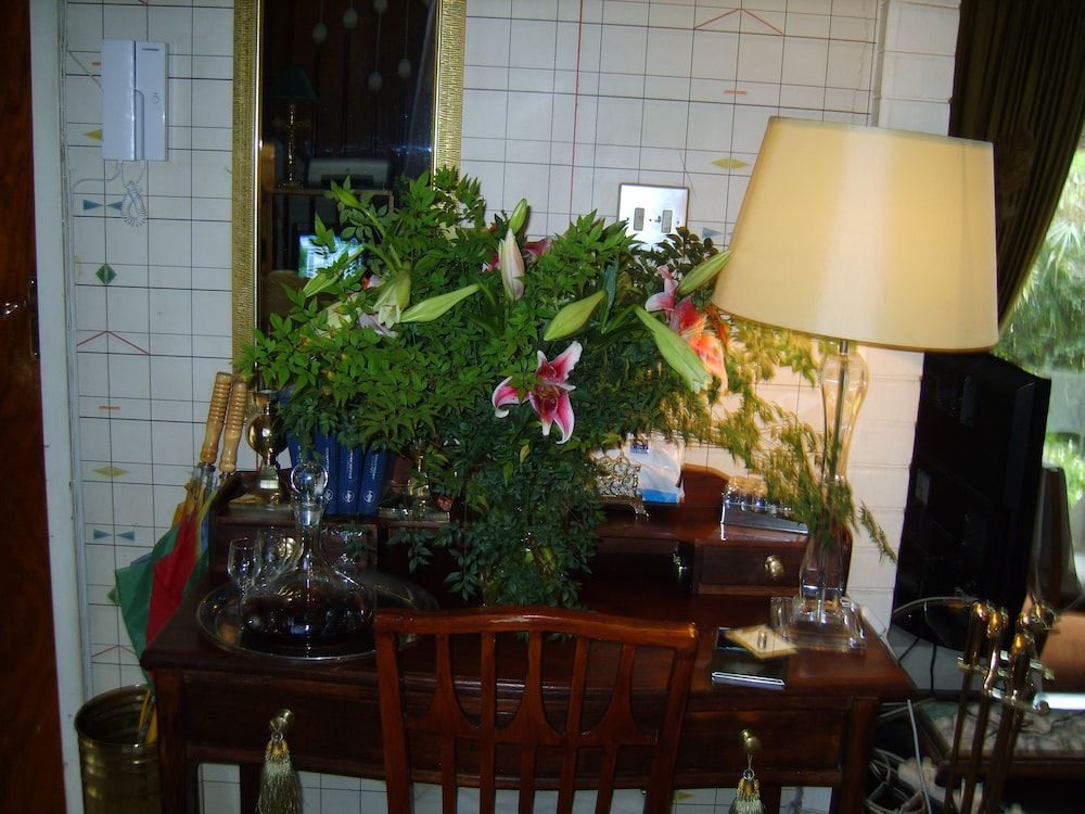 Emerald Guest House Springs 2