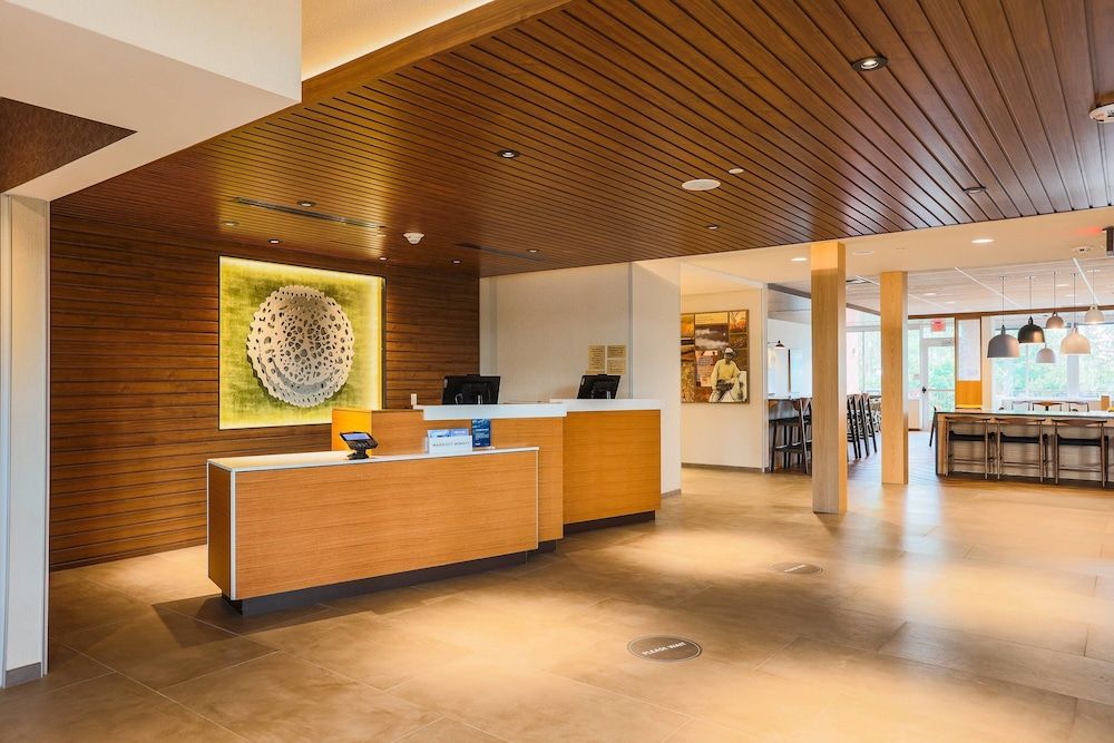 Fairfield Inn & Suites by Marriott Marquette 2