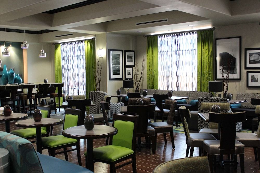 Hampton Inn Cotulla 2