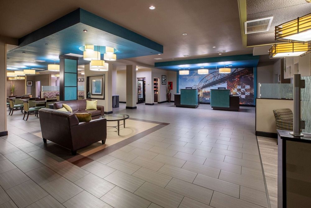 La Quinta Inn & Suites by Wyndham Durant 2