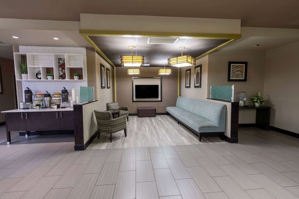 La Quinta Inn & Suites by Wyndham Durant 3