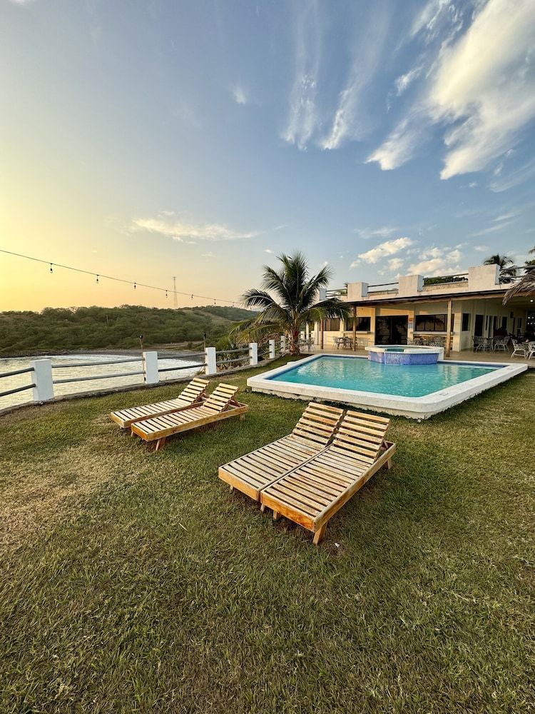 Paradise Surf Hotel -1 estrellas en San Miguel
