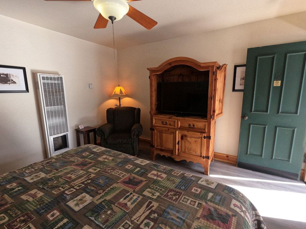 Creekside Lodge 2