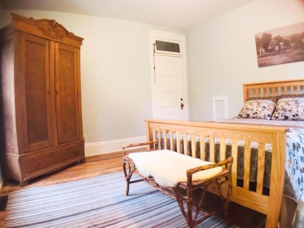 Laurel River Club Bed & Breakfast 2