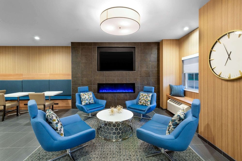 Microtel Inn & Suites by Wyndham Farmington 2